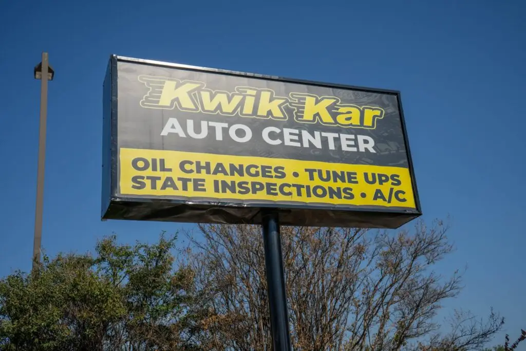 Kwik Kar Auto Center sign in Fort Worth TX